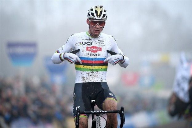 Van der Poel snelt naar zege in Zonnebeke, sterke Van Aert tweede