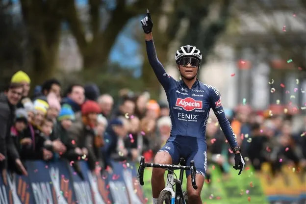 'Moordenaar' Alvarado steelt harten: 'Veel crossfans stiekem verliefd'