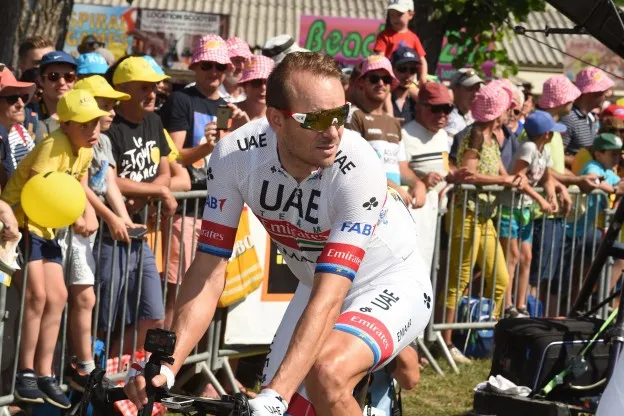 Kristoff dolblij na etappewinst en gele trui: 'Doe nog steeds mee met de besten'