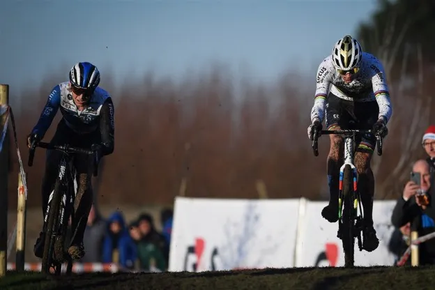 TV en tijden Cyclocross Otegem | Van der Poel en driekleur Alvarado