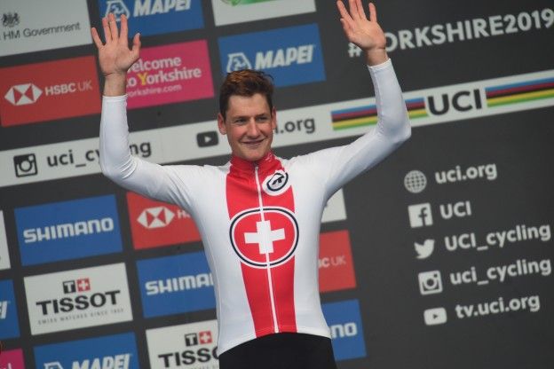 Küng klopt Matthews na spannende strijd in etappe 4 Digital Swiss 5
