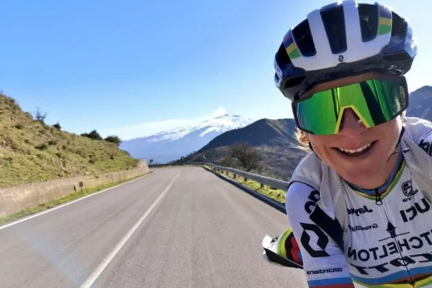 Van Vleuten en Van Schip kop over kop in trainingsrit van 400(!) kilometer