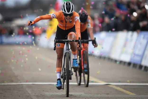 Alvarado is wereldkampioen na zinderende Nederlandse strijd