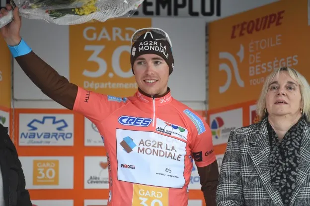 Bettiol knalt naar winst in slottijdrit Bessèges; Cosnefroy houdt stand