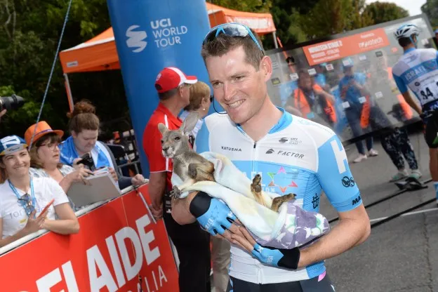 Ondertussen in het peloton | Hermans terug op de fiets, bijnaam voor Van Baarle