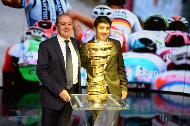 Giro-baas Vegni haalt uit: 'Veel ploegen hebben geen goed team meegenomen'