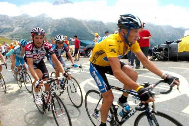 IDL Kijktip | Nieuwe wielerparel op Netflix; schoon- en wreedheid Tour de France in beeld