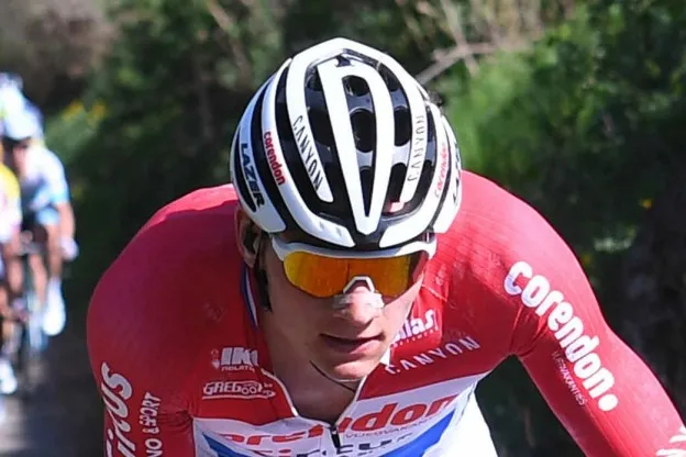 Onemanshow Van der Poel op NK wielrennen bij ware slijtageslag