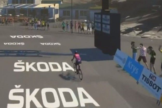 Woods verslaat overtuigend dominant NTT op Ventoux in virtuele Tour de France