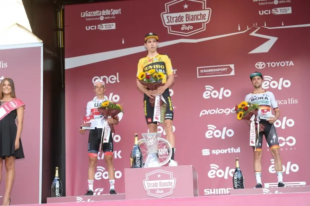 Gespot op Strava: Van Aert en Van Vleuten winnen dankzij epische finalecijfers