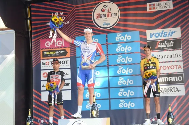 Démare wint kleurloze Milaan-Turijn in de massasprint, sterke Van Aert derde