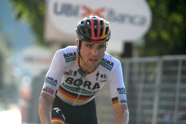Roglic verliest eindzege Parijs-Nice door valpartijen aan Schachmann