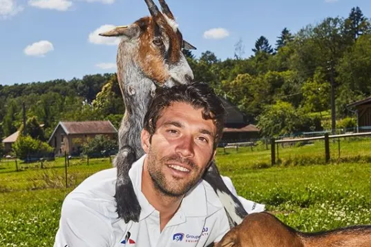 Klimmers Groupama-FDJ kunnen huisdieren niet missen; hond van Gaudu volgt Tour