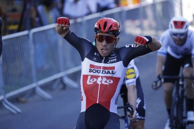 Ewan schenkt geplaagd Lotto Soudal mooie zege in wandeletappe Tour de France