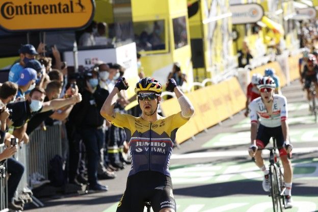 Roglic wint met machtige eindsprint eerste bergop aankomst Tour de France