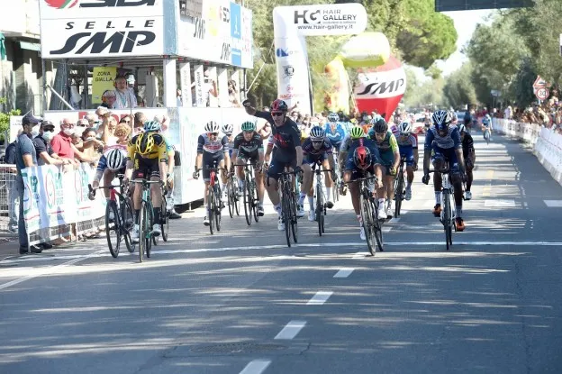 Narváez klopt Eenkhoorn in derde etappe Coppi e Bartali, Bagioli blijft leider