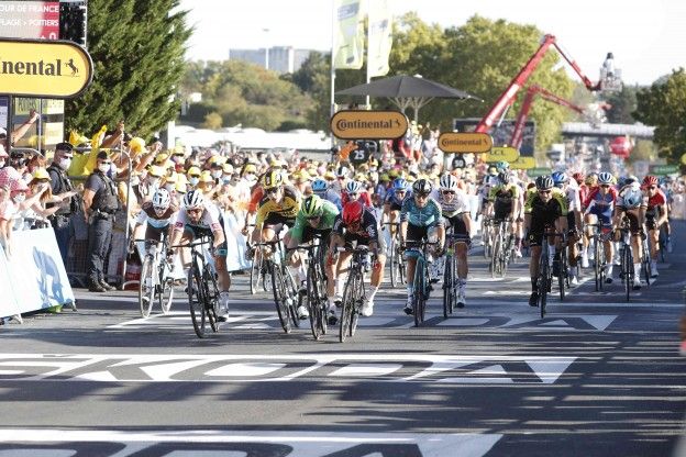 Tour de France etappe 11 | Ook Hofstetter boos op Sagan, die gevaar niet zag
