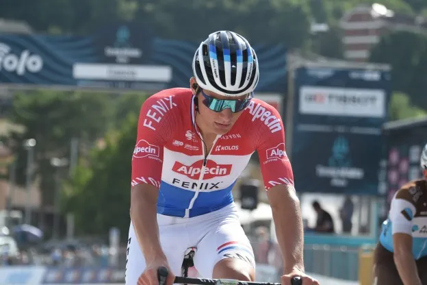 Bettini snapt keuze Van der Poel niet: 'Je gaat altijd naar een WK'