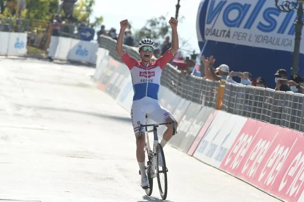 Alpecin-Fenix 2021 | 'Van der Poel wint weer Monument, Philipsen bij groepje topsprinters'