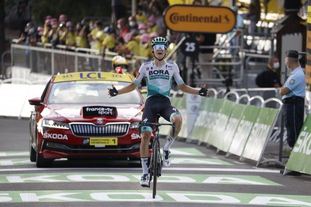 Kämna wint zestiende etappe Tour de France na fraaie solo