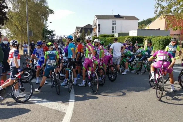 [Update] Peloton staakt in Luxemburg; eerste honderd kilometer geneutraliseerd