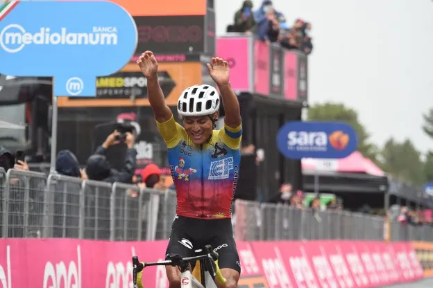 Caicedo slaat slag op Etna, Yates en Thomas exploderen, roze voor Almeida