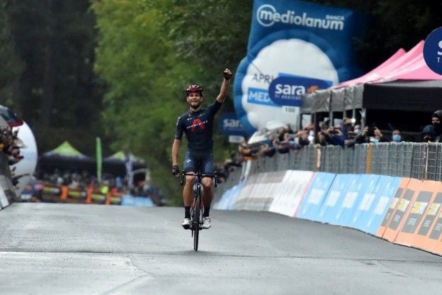 Weergaloze Ganna wint bergrit in Giro, Almeida steviger in het roze