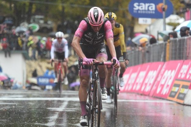 Rozetruidrager Almeida gelooft niet in eindzege Giro d'Italia