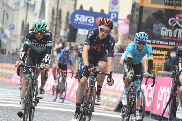 Giro d'Italia etappe 17 | Hart spaarde benen, Nibali durft niet te voorspellen