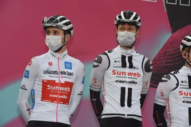 Hindley dolgelukkig met ritwinst: 'Was een etappe met epische bergen'