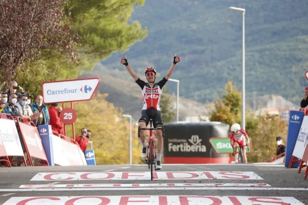 Wellens vloert Arensman en Martin in razendsnelle vijfde etappe Vuelta