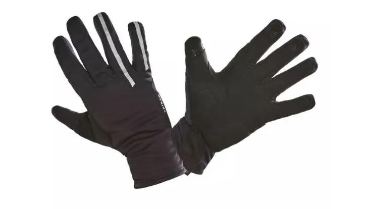 Prijsvraag Omloop Het Nieuwsblad 2021: Maak kans op zwarte winterhandschoenen!