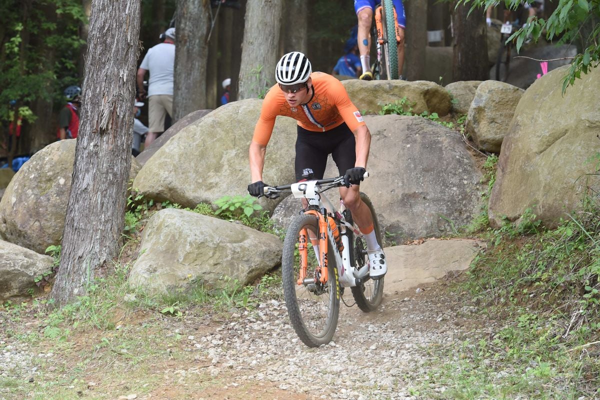 Bondscoach De Knegt jaagt de beren van de weg richting WK mountainbike-deelname Van der Poel