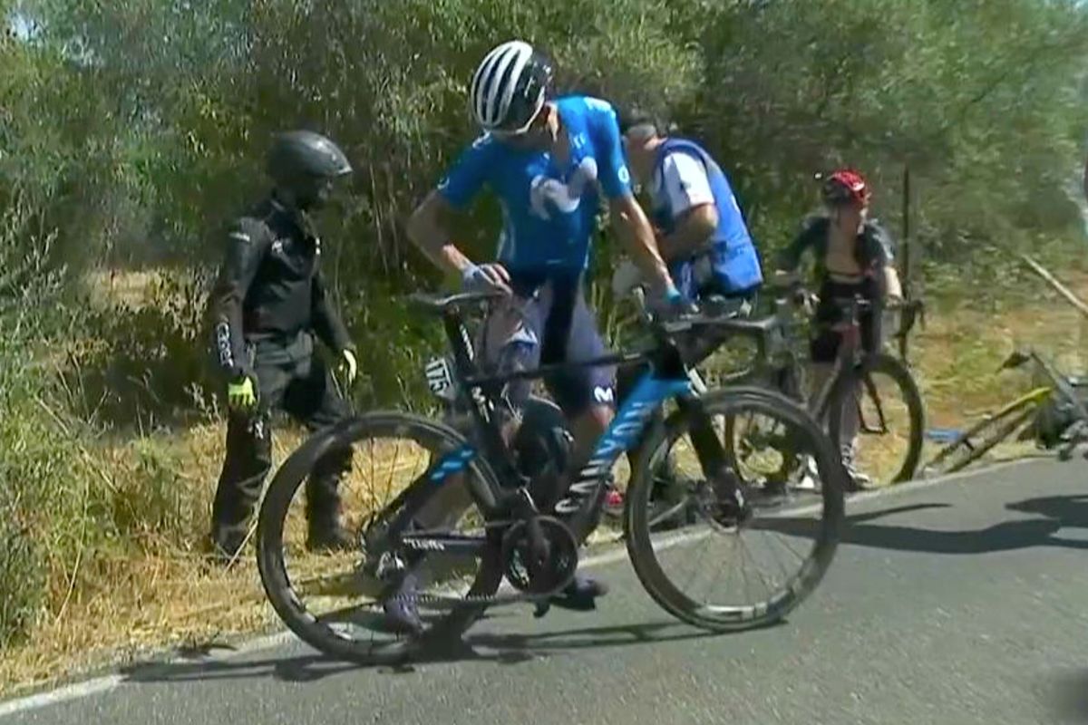 Zware val in Vuelta: Roglic, Yates en Van Baarle naar de grond tegen hek