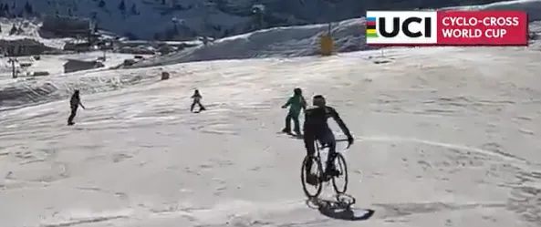 Zien om te geloven: veldrijder Soete slipt op zijn crossfiets over de skipistes heen