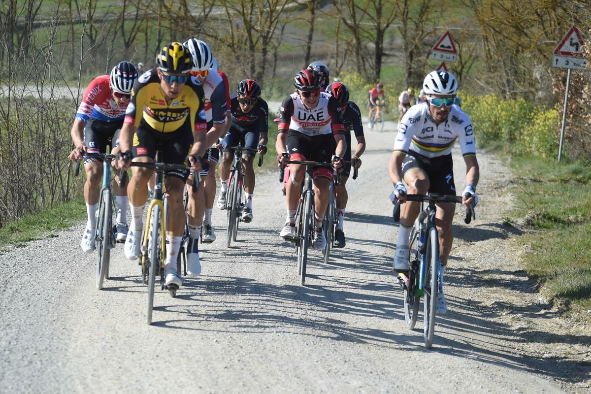 Strade Bianche-specialist Van Avermaet vindt parcours-discussie onzin: 'Schrijf Van der Poel en Van Aert niet af'