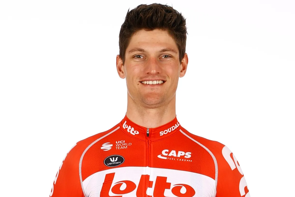 LIVE etappe 2 Tour de France 2025 | Vier koplopers met Van Moer onderweg in Noord-Frans hondenweer