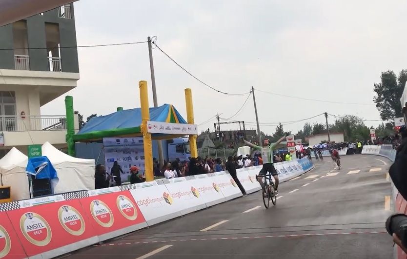 Kent Main zegeviert in derde rit in lijn Ronde van Rwanda, Axel nieuwe leider