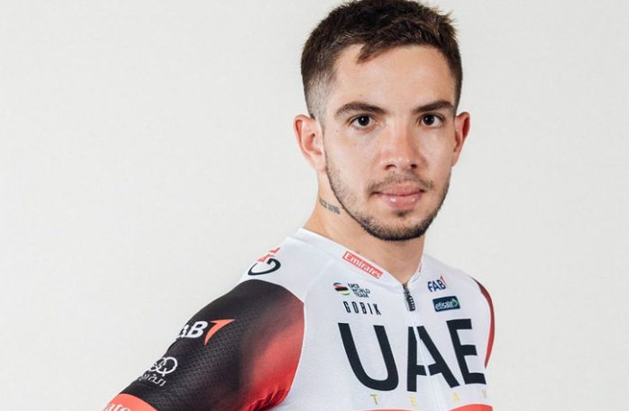 Álvaro José Hodeg zit na meer dan drie maanden en vijf operaties weer op de fiets