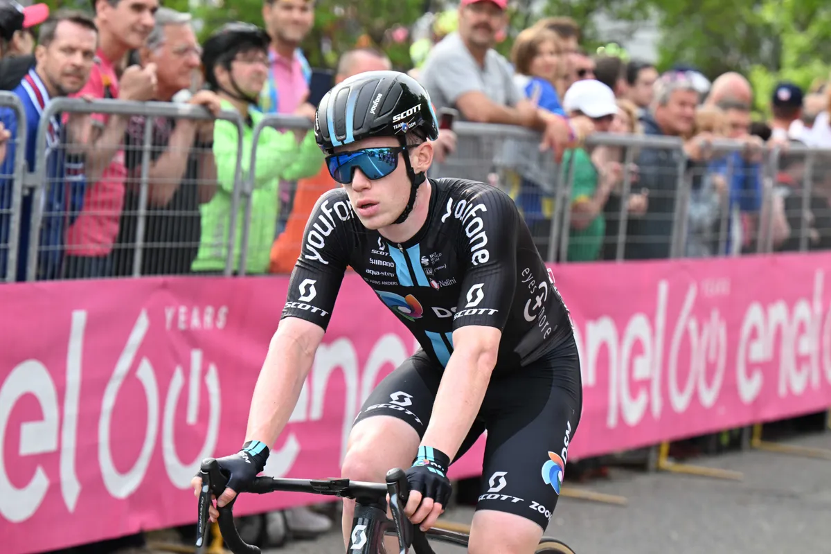 Dainese baalt, Combaud in tranen na opgave Bardet: 'Ik verlies meer dan een teamgenoot'