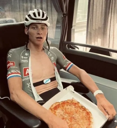 Ganna knipoogt naar Van der Poel: 'Dan moet je uit de race gezet worden'