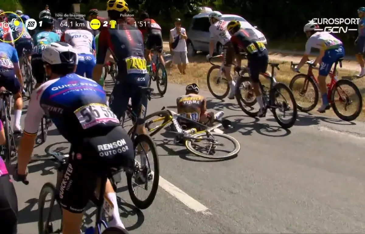Jumbo-Visma verliest na Roglic ook Kruijswijk na harde val in Tour de France