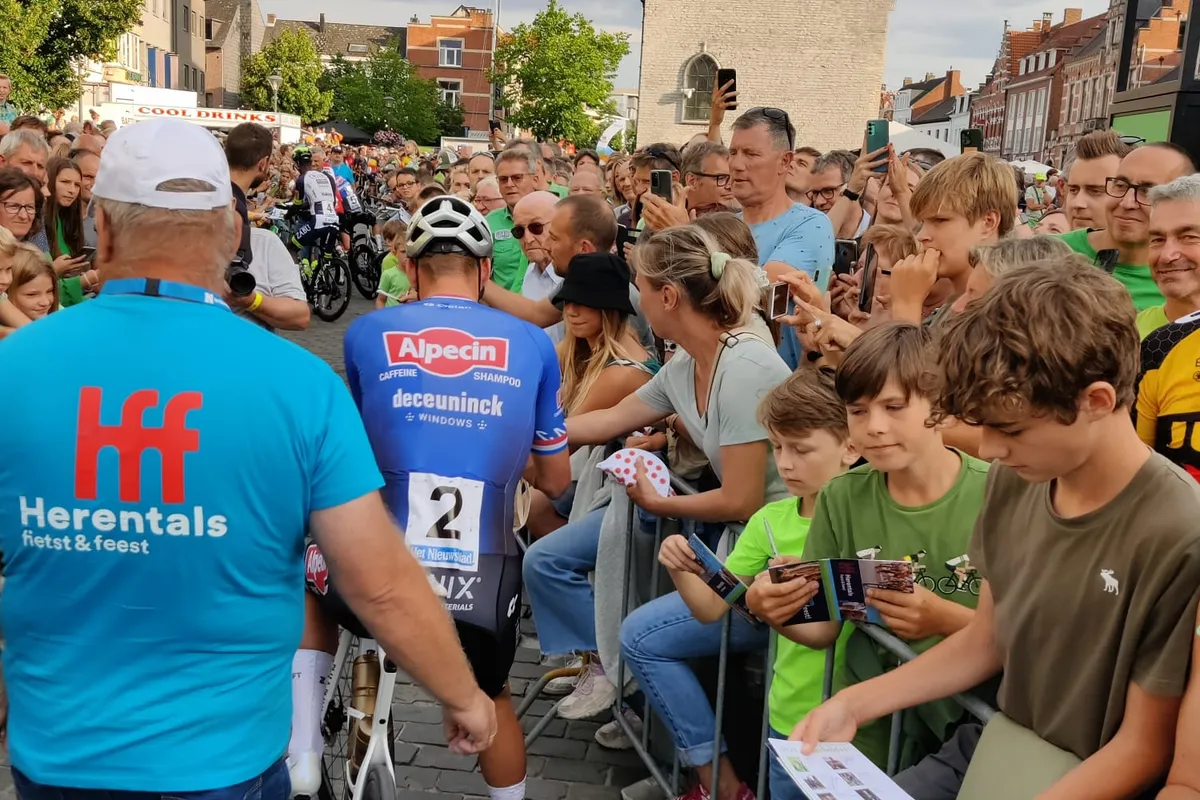 Wuyts hoopt dat Belgisch crosspubliek Van der Poel niet met hotel-incident om de oren slaat