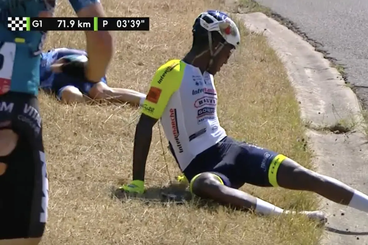 🎥 Enorme crash in Circuit Franco Belge: Nizzolo geeft op, Girmay ligt er weer bij