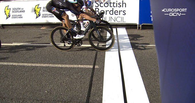Cees Bol boekt eerste zege van zijn seizoen na thrillersprint in Tour of Britain