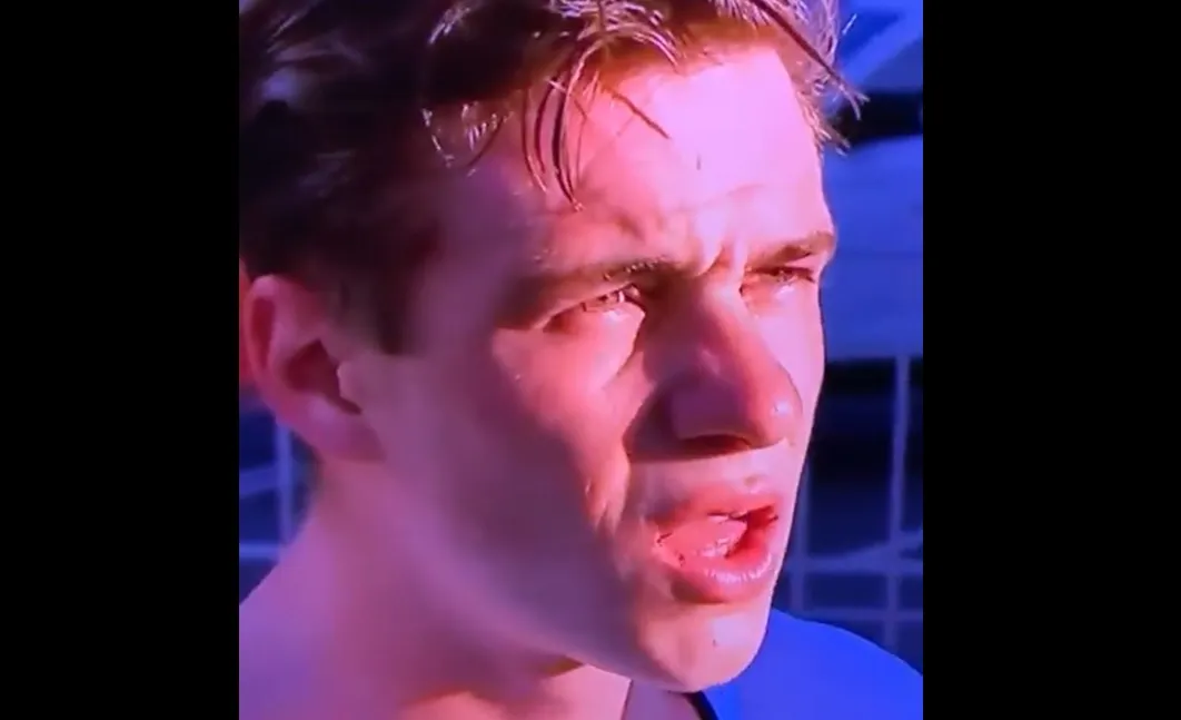 🎥 Evenepoel slaat steil achterover bij horen van nieuwe wereldkampioen: 'Huh? Foss?'