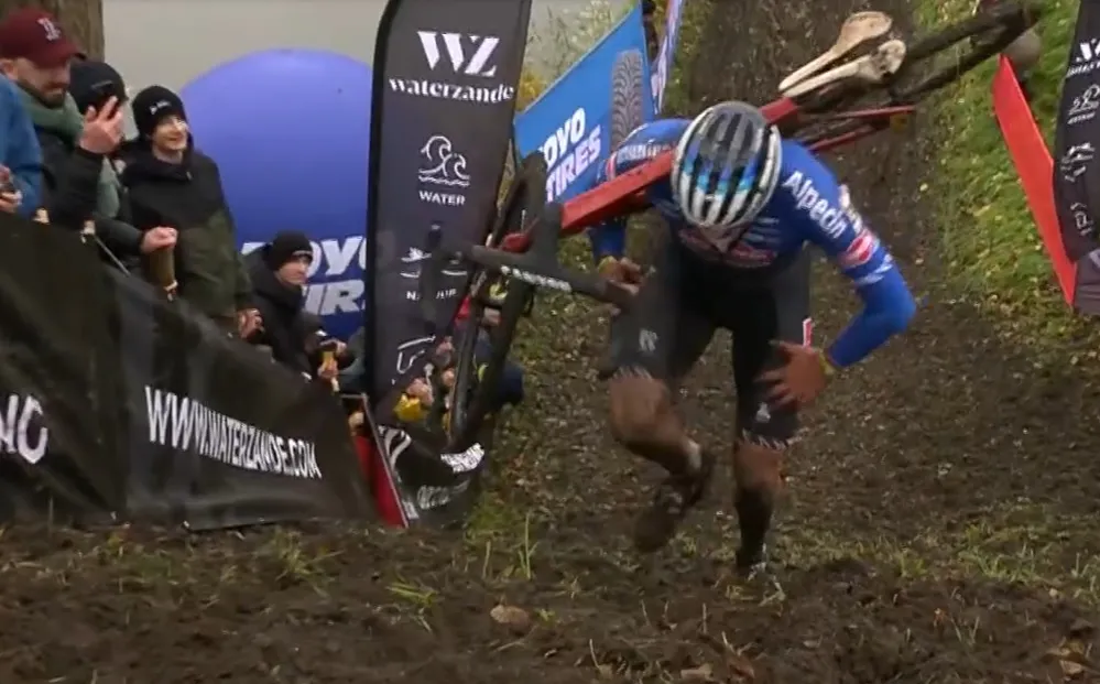 Gespot op Strava: Van der Poel maakt tijdens én na de cross in Hulst indruk met loopkwaliteiten