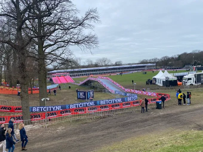 Hoogerheide blijft na goed gesprek met UCI in de Wereldbeker, Beekse Bergen voorlopig uit de cross