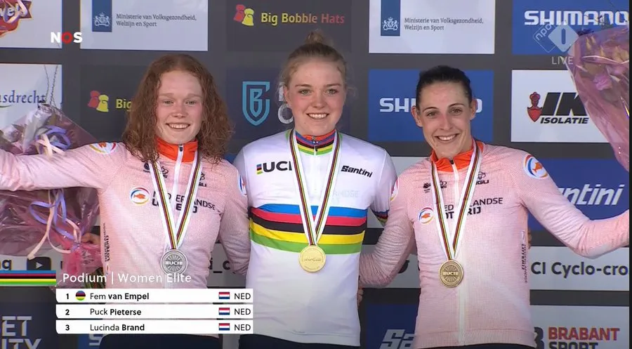 Van Empel kan wereldtitel niet geloven: 'Ik was topfavoriete, er valt nu een last van mijn schouders'