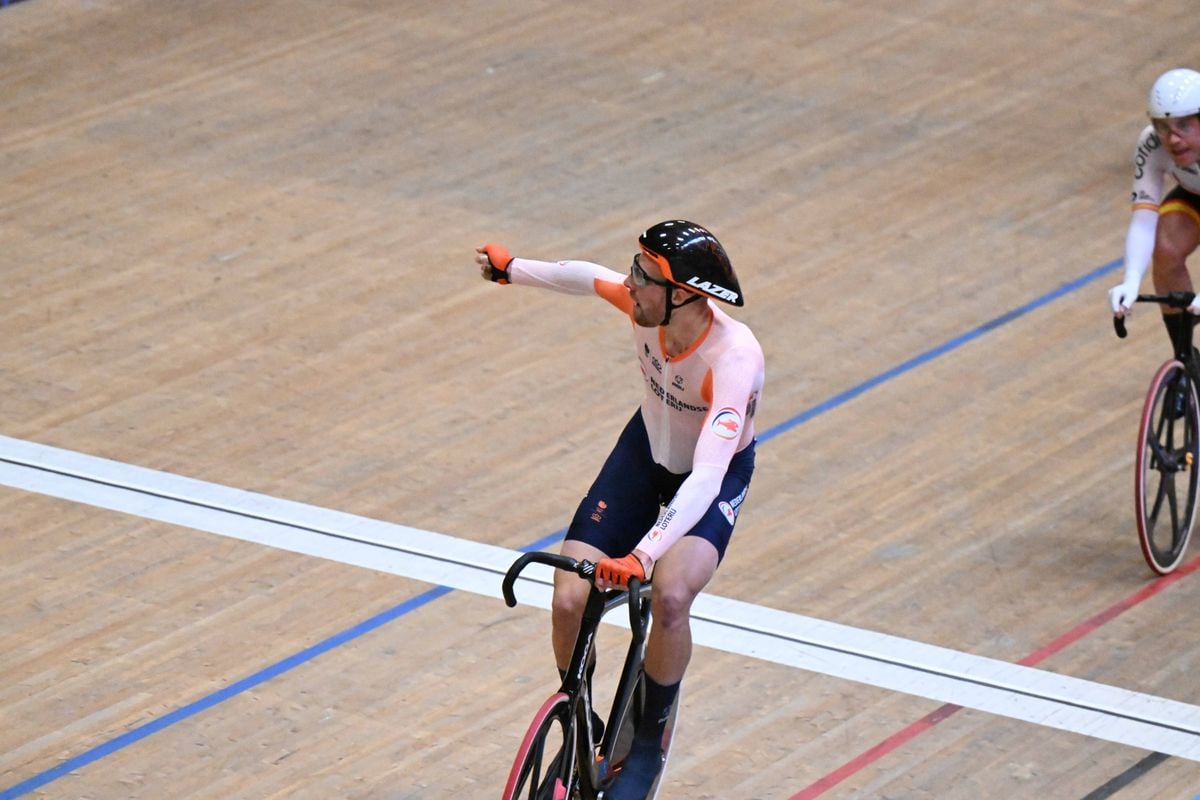 🎥 UCI legt Jan-Willem van Schip schorsing op voor gedrag na diskwalificatie op WK baanwielrennen